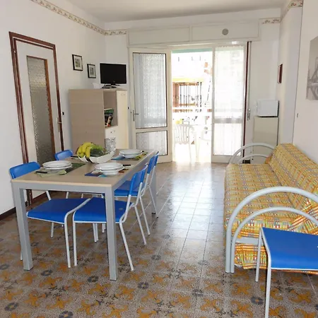 Bright Flat Close To The * 比比翁