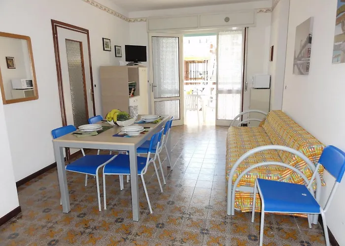 Bright Flat Close To The * ביביונה