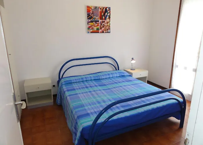 Bright Flat Close To The Apartament