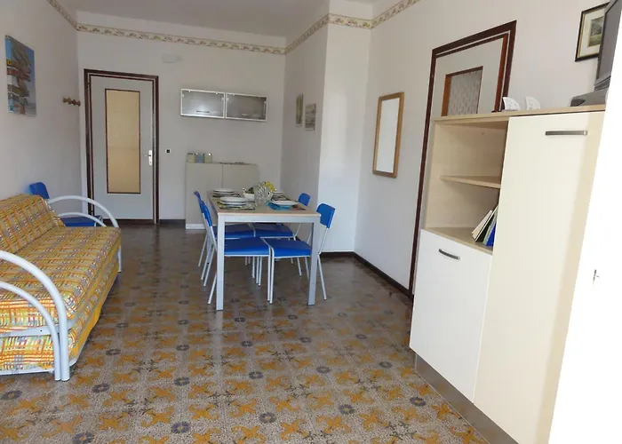 Bright Flat Close To The Apartament